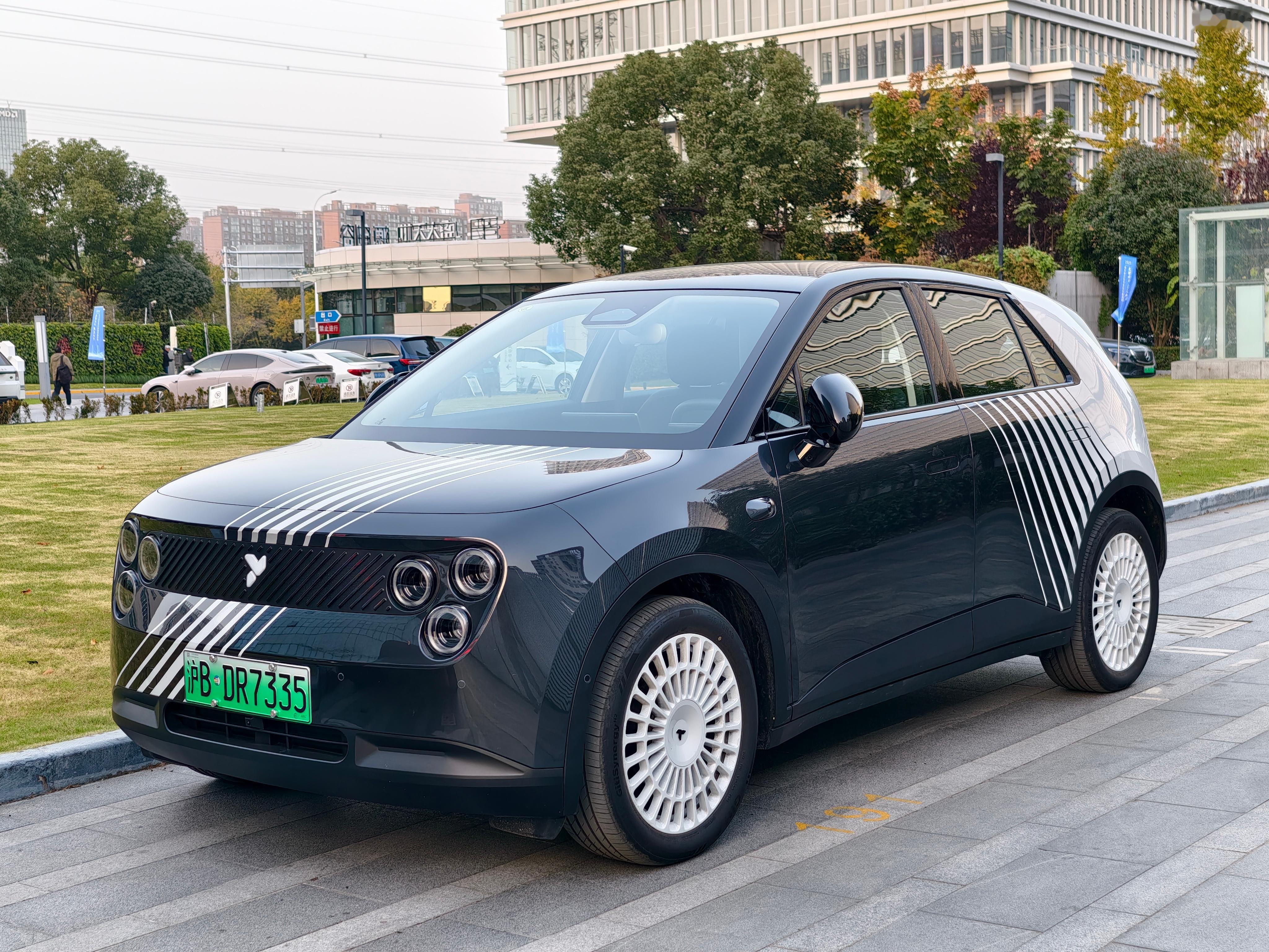 每次剪萤火虫的内容，都想搞的很炸裂，这对吗？但是想归想，能不能剪出来是个问题fi