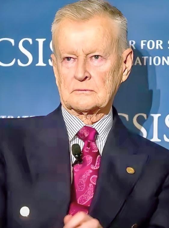 美国一位顶级战略家，还是和基辛格齐名的那种，晚年曾反复说，我们犯了一个天大的战略
