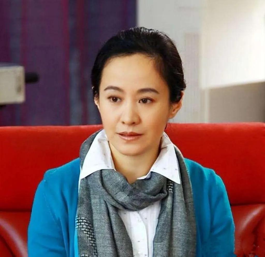 被名导丈夫捧红，戏里戏外皆低调，56岁依然美丽，无儿无女太可惜剧雪，60后、