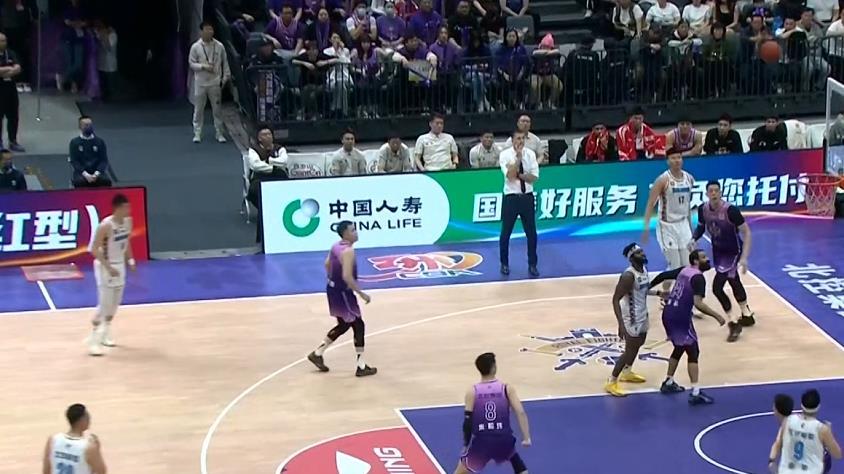 首钢残阵险胜!6人上双!杰曼19分8助所罗门18分13板,邹雨宸伤势严重