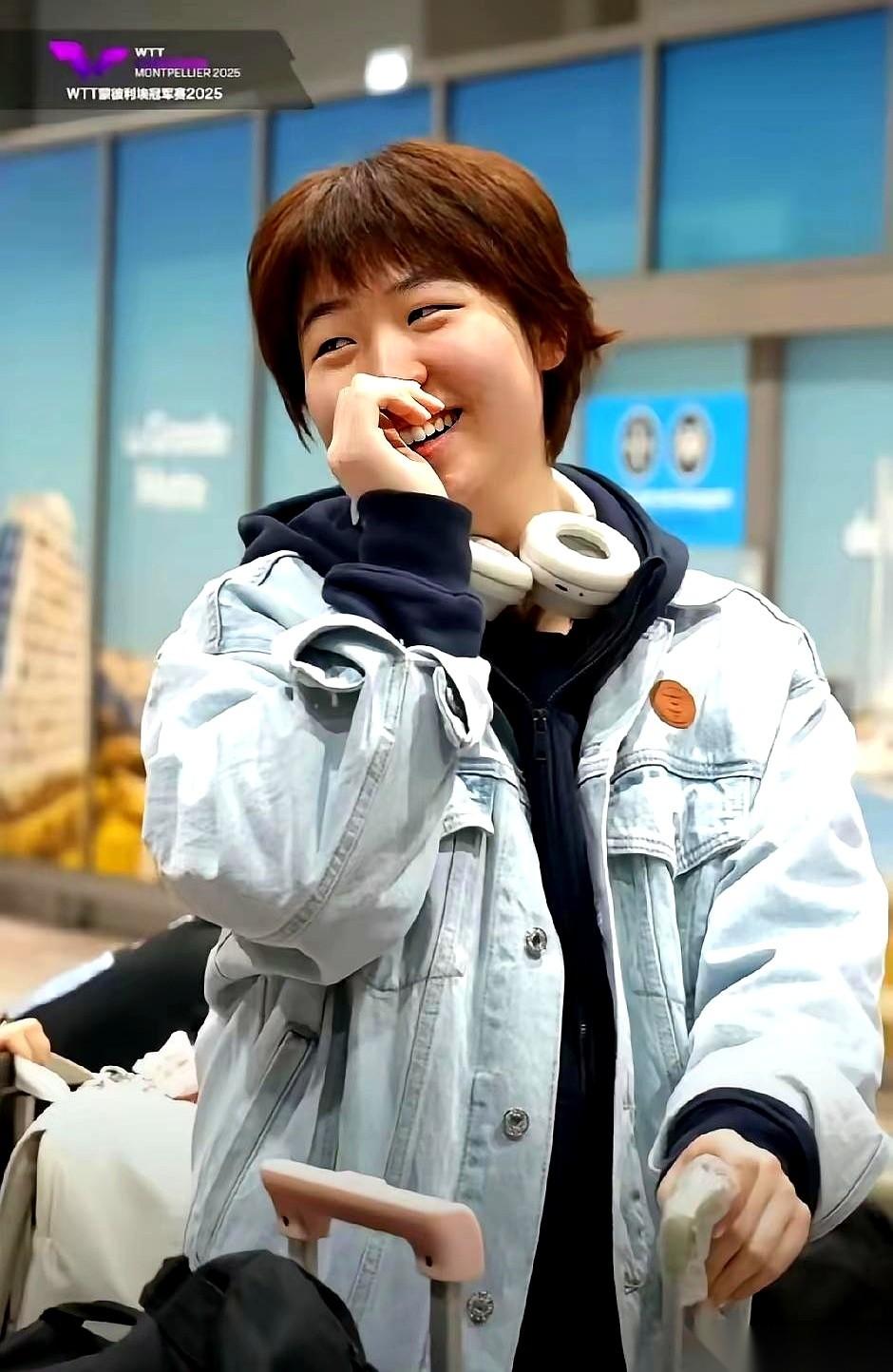 说真的，以前看蒯曼打球，我心里都替她憋得慌。跟林诗栋配混双那会儿，我的天，每次