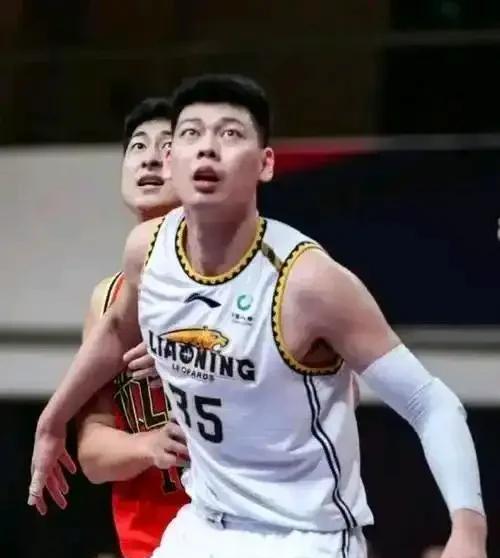 山东队真接手徐昕，可真叫脱裤子放屁！山东队我们也都知道，他们队中也有可称小姚明