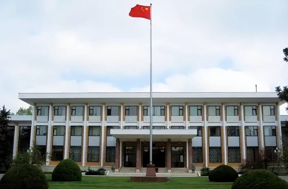 菲律宾气炸了，中国不搭理，直接无视。一个很容易被忽略的细节，其实比9月18日的