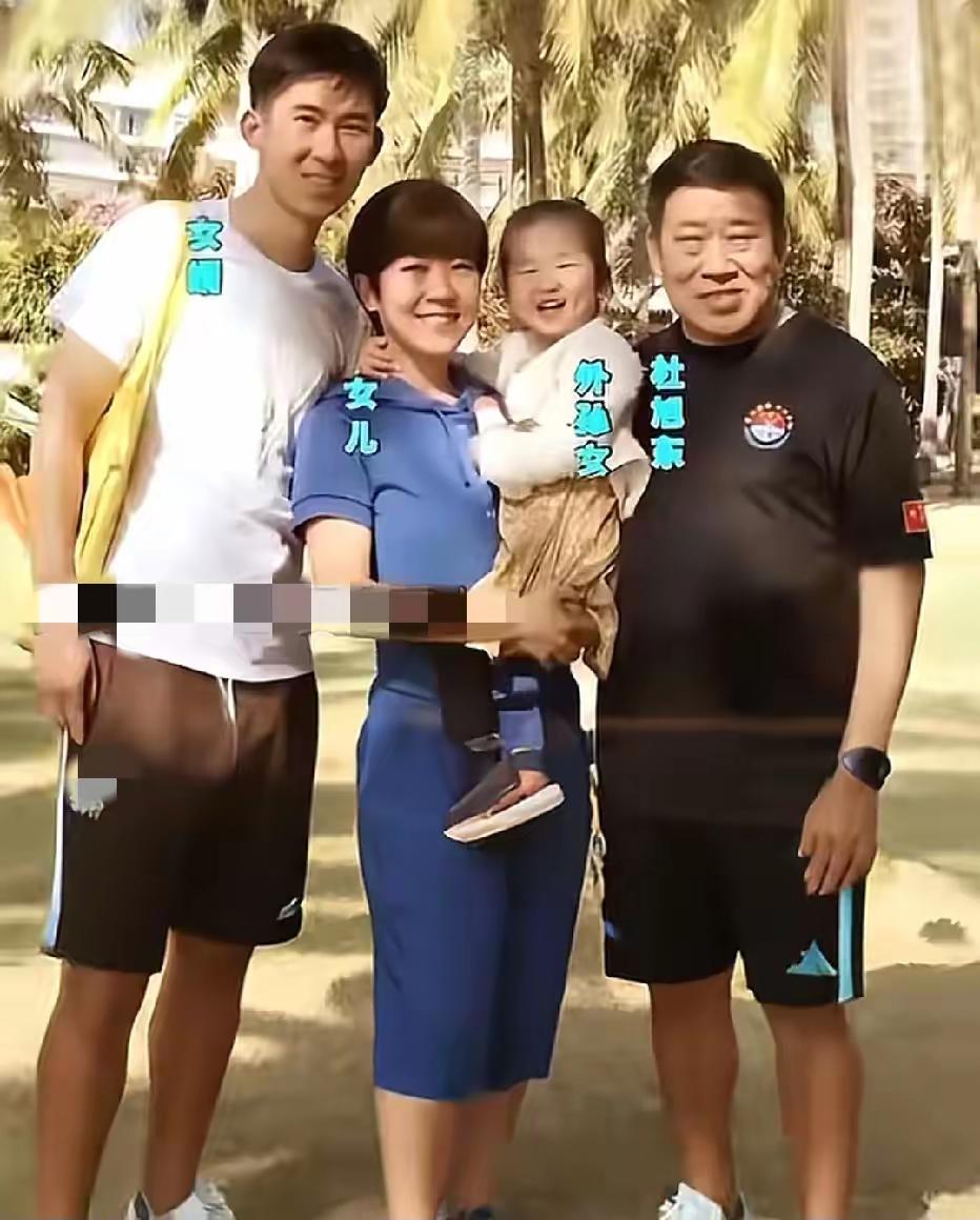 杜旭东这基因也够强大的，瞧这外孙女和他撞脸儿了！说起杜旭东，也是咱沧州老乡，