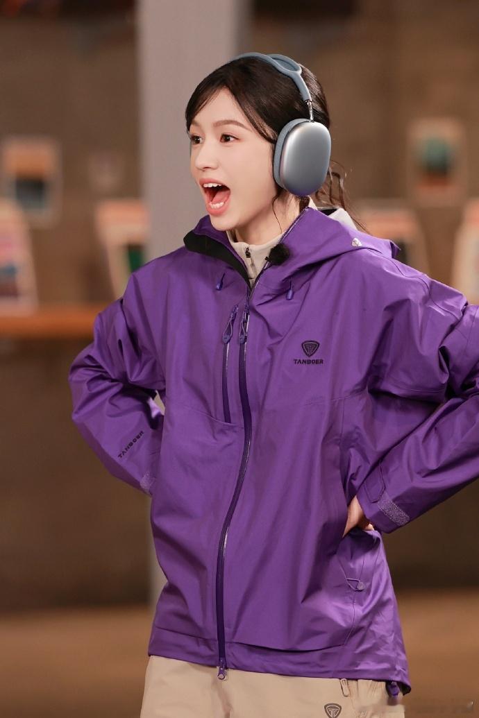 周也当上音乐总监了咱也子真的是个宝藏女孩！不仅能演好戏，还能当音乐总监统筹排练