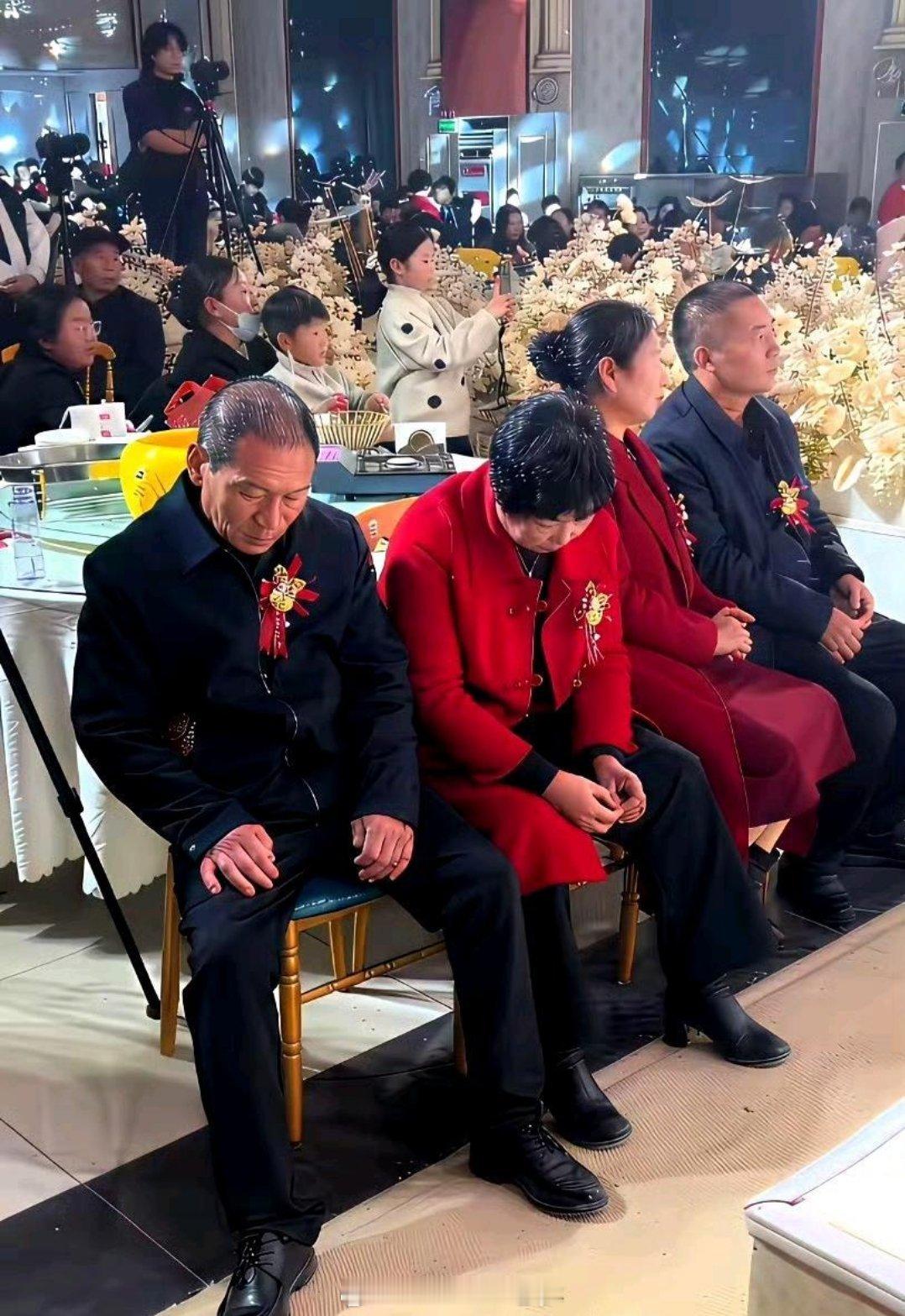 婚礼现场照片！你悟出了什么道理？？