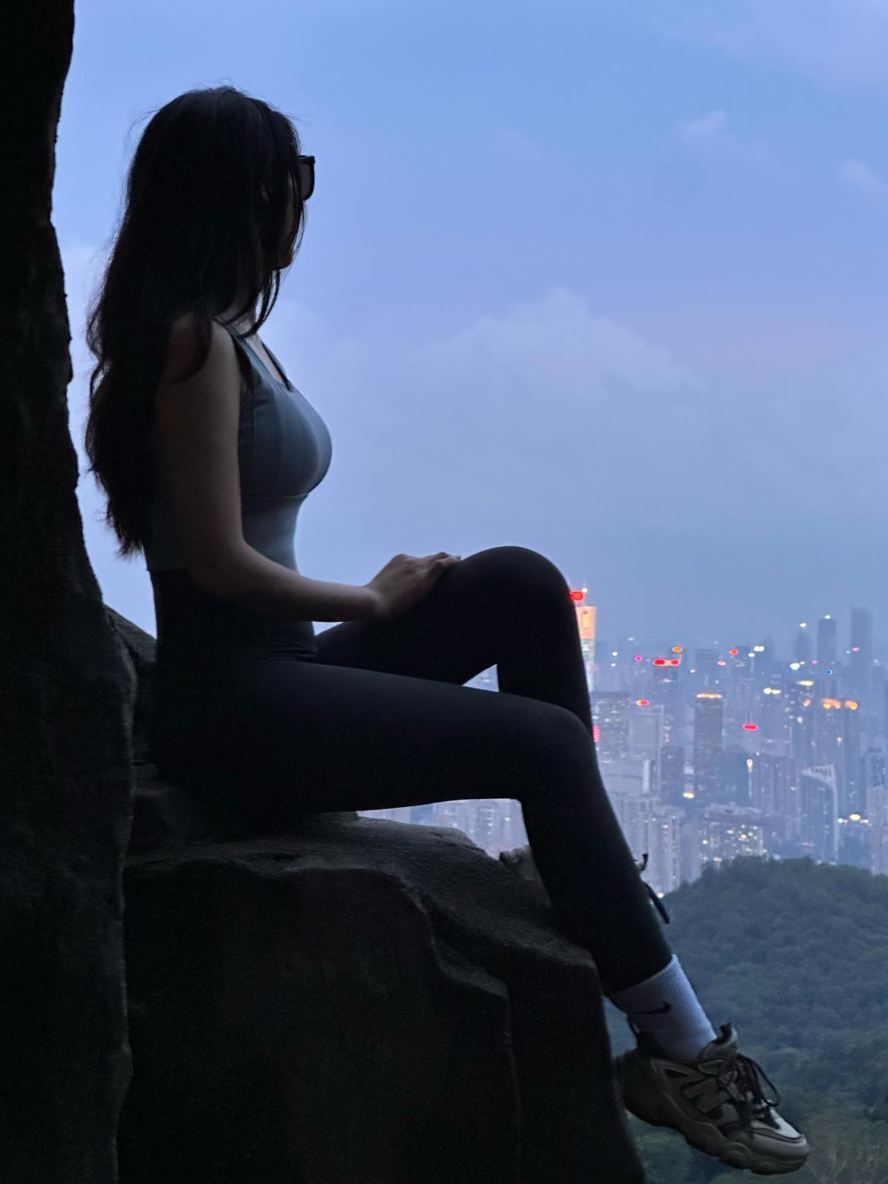 雨后山间傍晚.