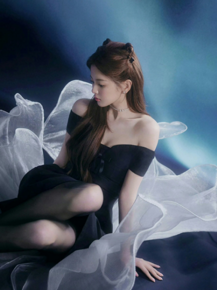 杨超越黑丝合集​​太漂亮了