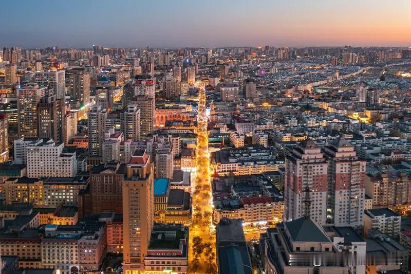 今年哈尔滨楼市的情况还是挺香的。让很多大城市都羡慕哈尔滨楼市的这个走势。截止