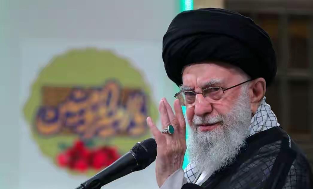 美军随时开打伊朗？特朗普还在犹豫，悬念升级！刚看到个重磅消息，美军已经做好“