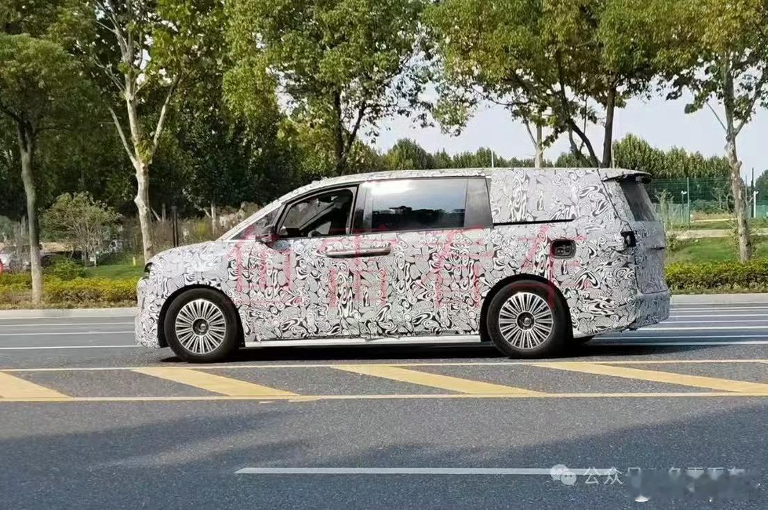 侧面看起来很大这次内饰会有惊喜哦[doge][doge]​​​