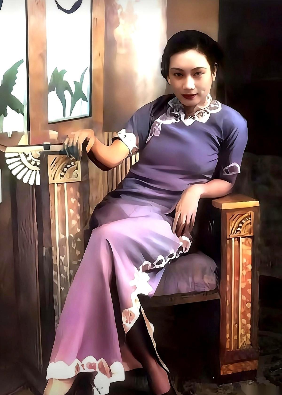 一张1933年的老照片，主角是25岁的胡蝶。说实话，第一眼，你很可能就划过去了