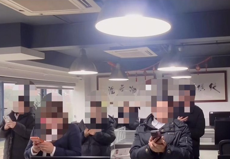 公司要求员工提前半小时到岗晨读, 员工称老板爱学习, 律师提醒