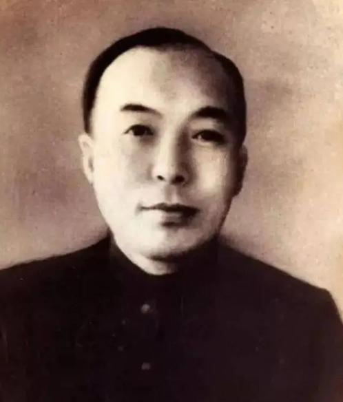 1946年，抗联将领李兆麟去一个年轻女子家里赴约，刚喝了一口茶后，他感觉有些头晕