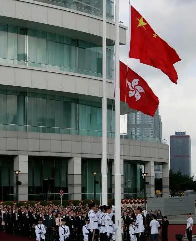 香港回归都快30年了，七百多万常住人口的城市，居然连一个从本地报名穿上解放军军装