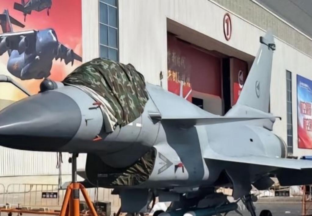 把造飞机的本事全送出去，自家钱包就瘪了！巴铁想要歼10生产线，像是要把大厨整套锅