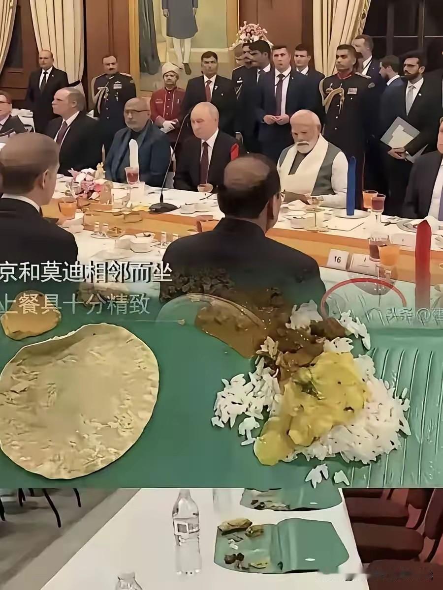 看着普京拿着叉子，对着那盘菠菜泥戳了又戳，愣是没敢下嘴。那股劲儿，真不是恶心