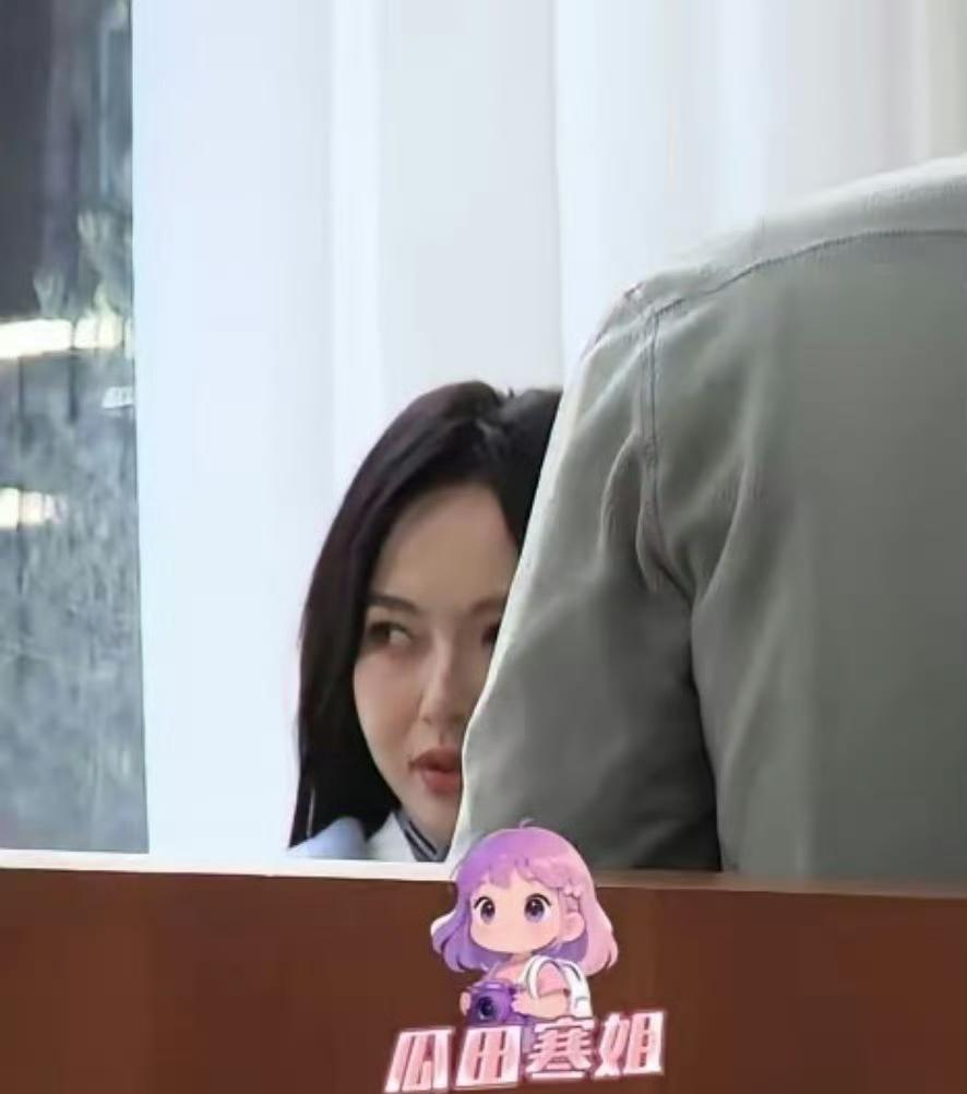 唐嫣复工了！面部水肿，看起来挺让人心疼的！之前有爆料说唐嫣和罗晋离婚的消息，