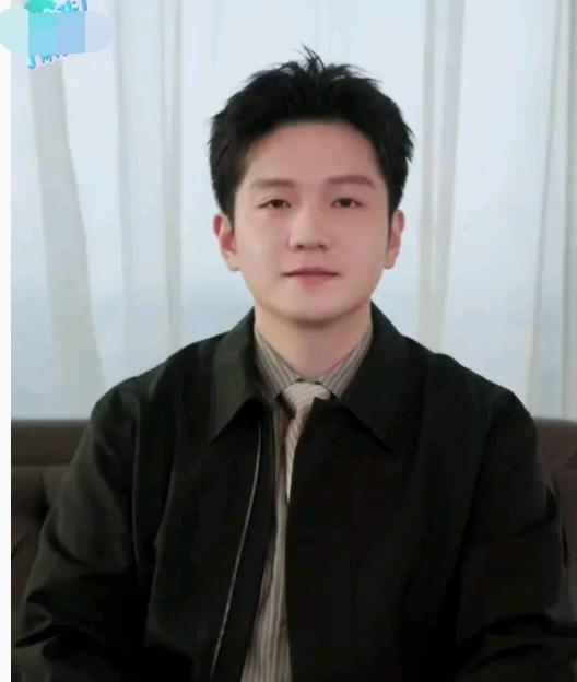 很多女运动员想跟樊振东打混双，为什么是樊振东而不是其他人？首先，樊振东是一个实