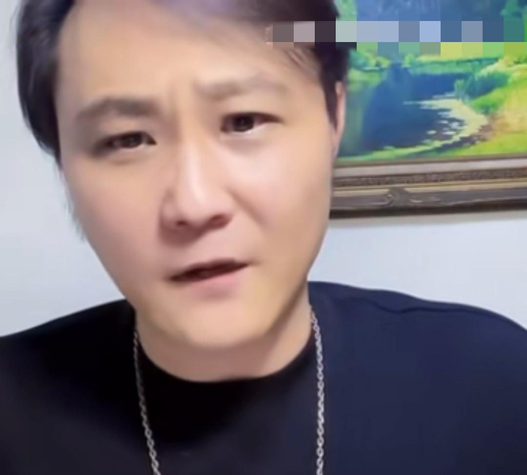 难怪闫云达不肯回原单位，他是真见过班主怎样处理离开人员的。曾经烧饼离开过一段时间