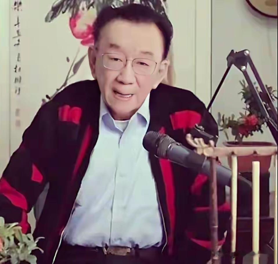 相声世家侯家，掌门人侯二爷在直播中，说侯震不是相声大师侯宝林老先生的长子长孙，虽