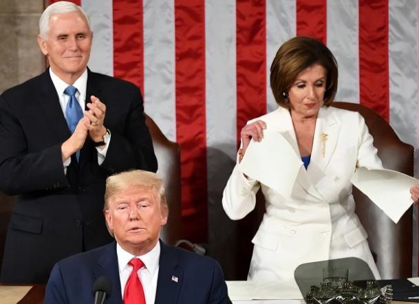 为斗倒特朗普，86岁早已退居幕后的佩洛西突然高调回归。一场专访直接引爆美国舆论