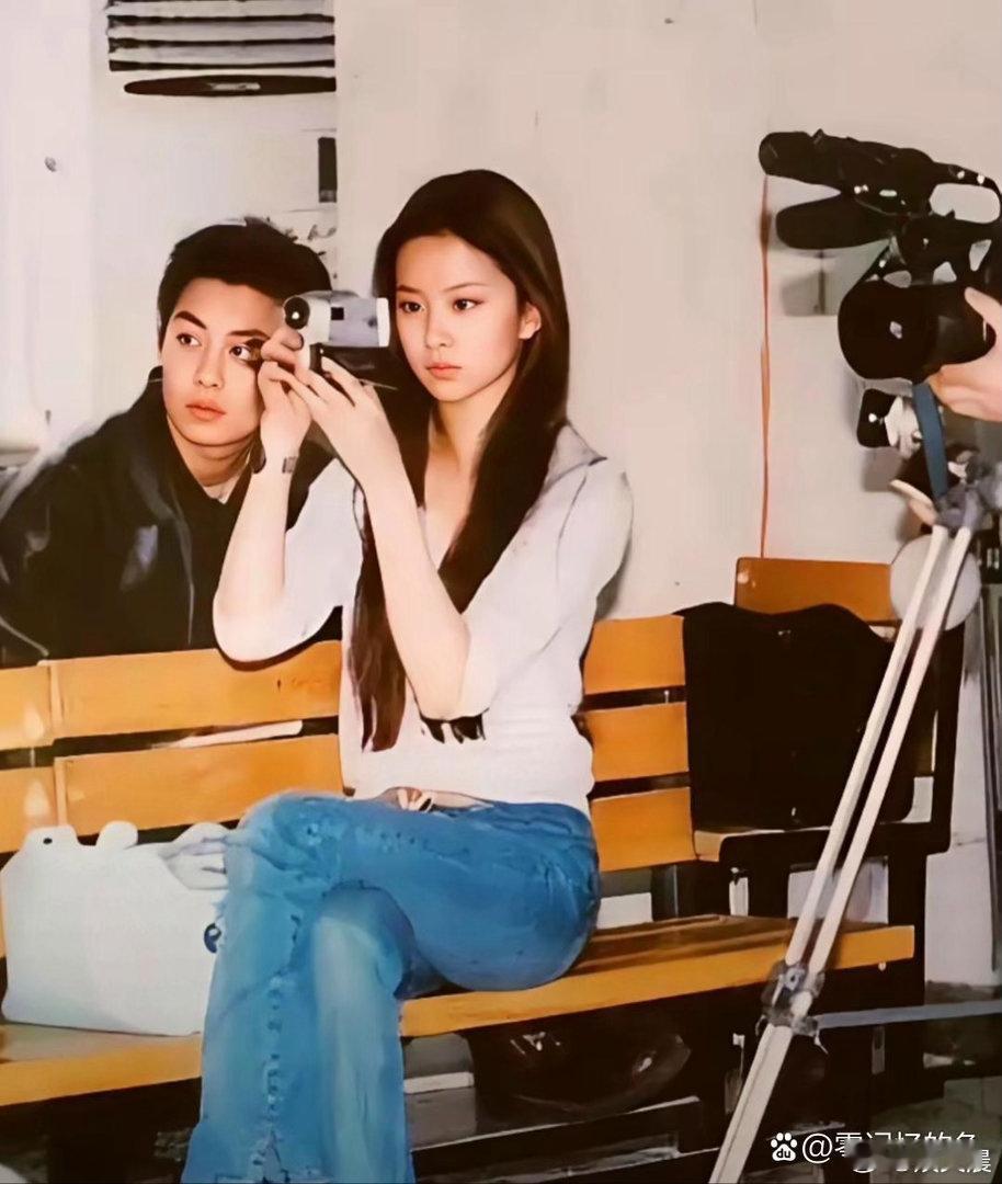 年少时光氛围感满满！早年刘亦菲朱亚文同框，青涩颜值绝佳，气质干净又耐看