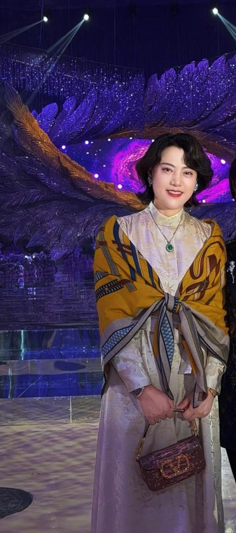 黄子韬妈妈徐艺洋婆媳脸黄子韬母子徐艺洋共用一张脸儿子像妈妈很正常，难得的是儿媳