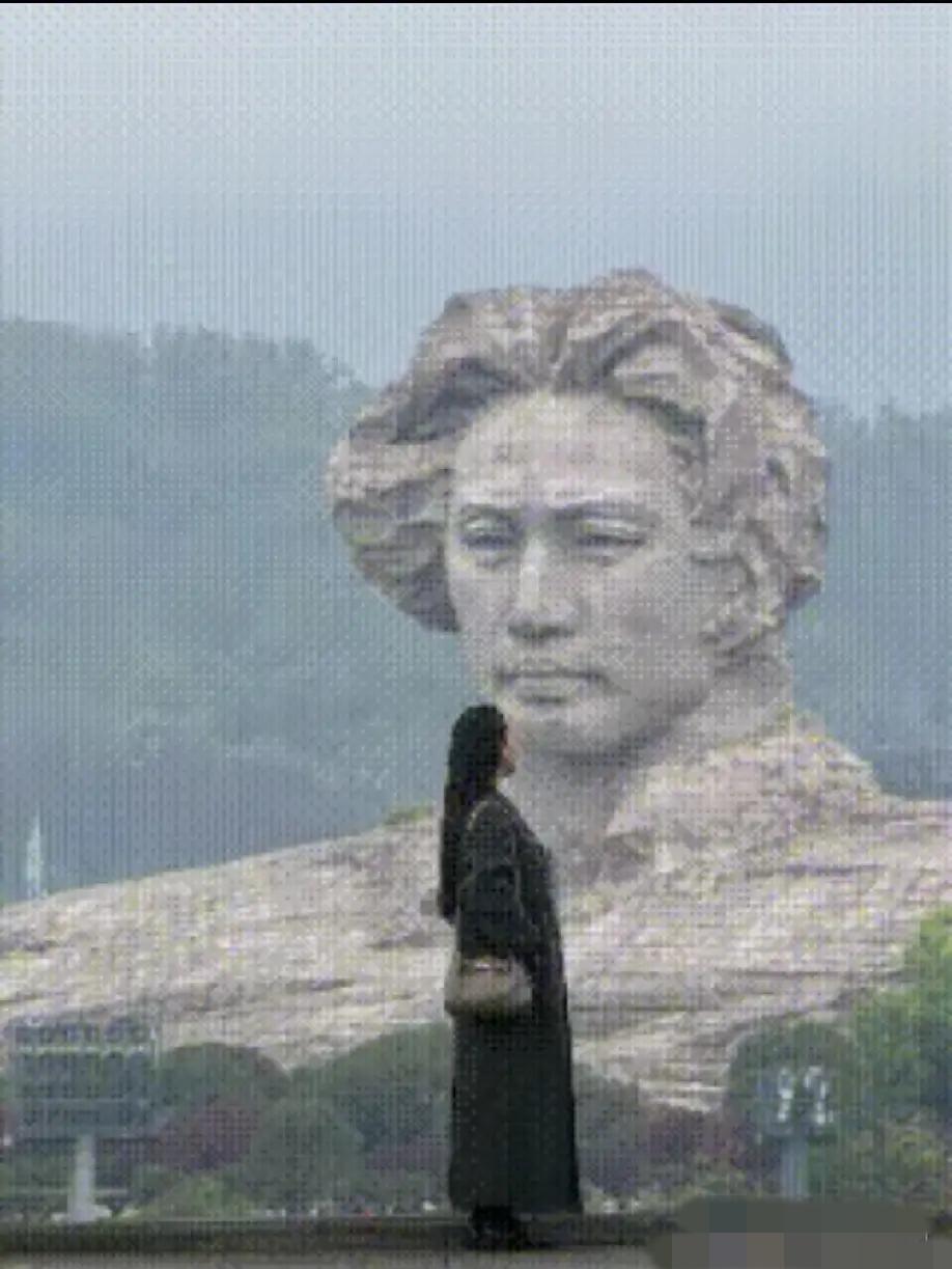 长沙橘子洲，一女生随手一跳拍出千万播放大片，带火了一个没人知道的冷门机位，网友：