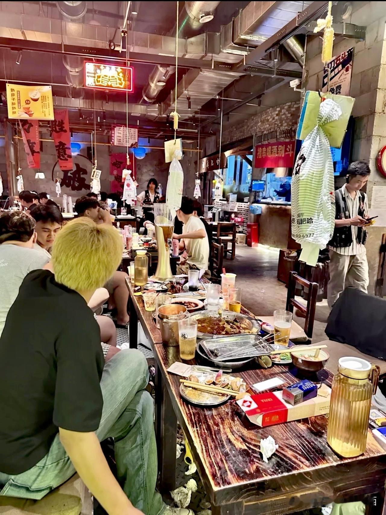 在石家庄市中心，勒泰、北国商城的摩天楼宇鳞次栉比，车水马龙永不停歇。就在这片繁华