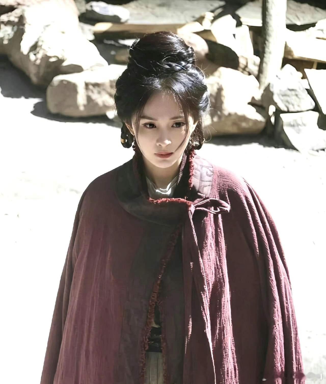 看到杨幂新剧《江山大同》的路透还以为认错人了陈伟霆原来当初说杨幂不高兴的话都是骗