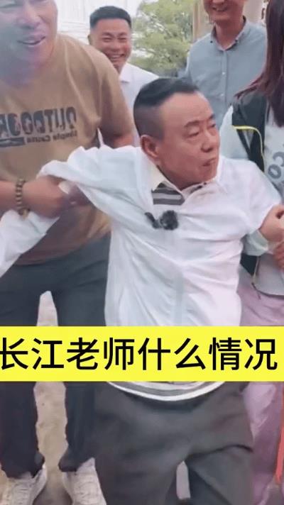 近日有关潘长江的一段视频出现在网络，潘老师疑似喝高了，目光呆滞，脚步不稳，女儿在