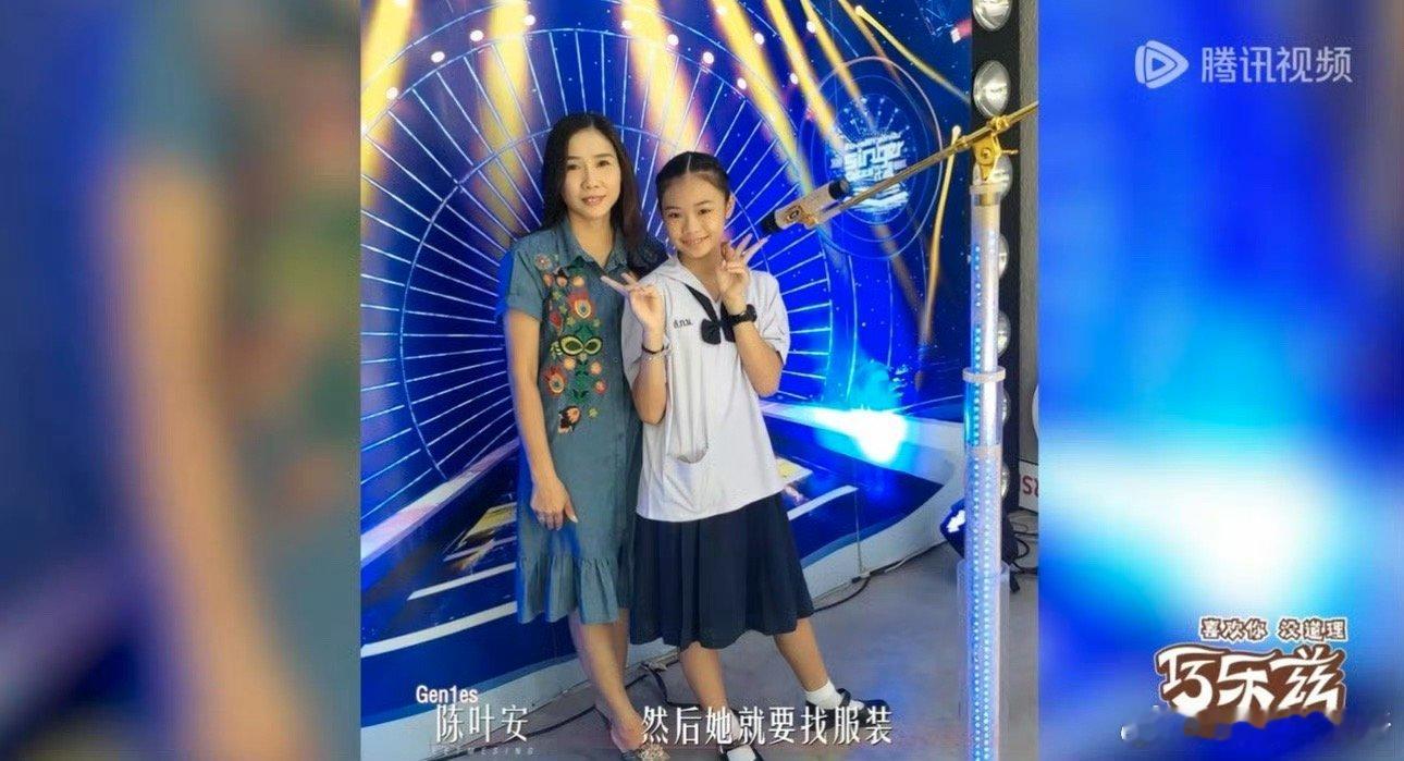 5岁的我在玩泥巴5岁的她准备出道了差距藏在细节里：我们还在和泥巴玩“藏猫猫”，