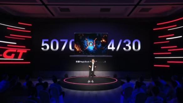 RTX5070+静音黑科技！荣耀这次把游戏本玩明白了？当游戏本还在纠结性