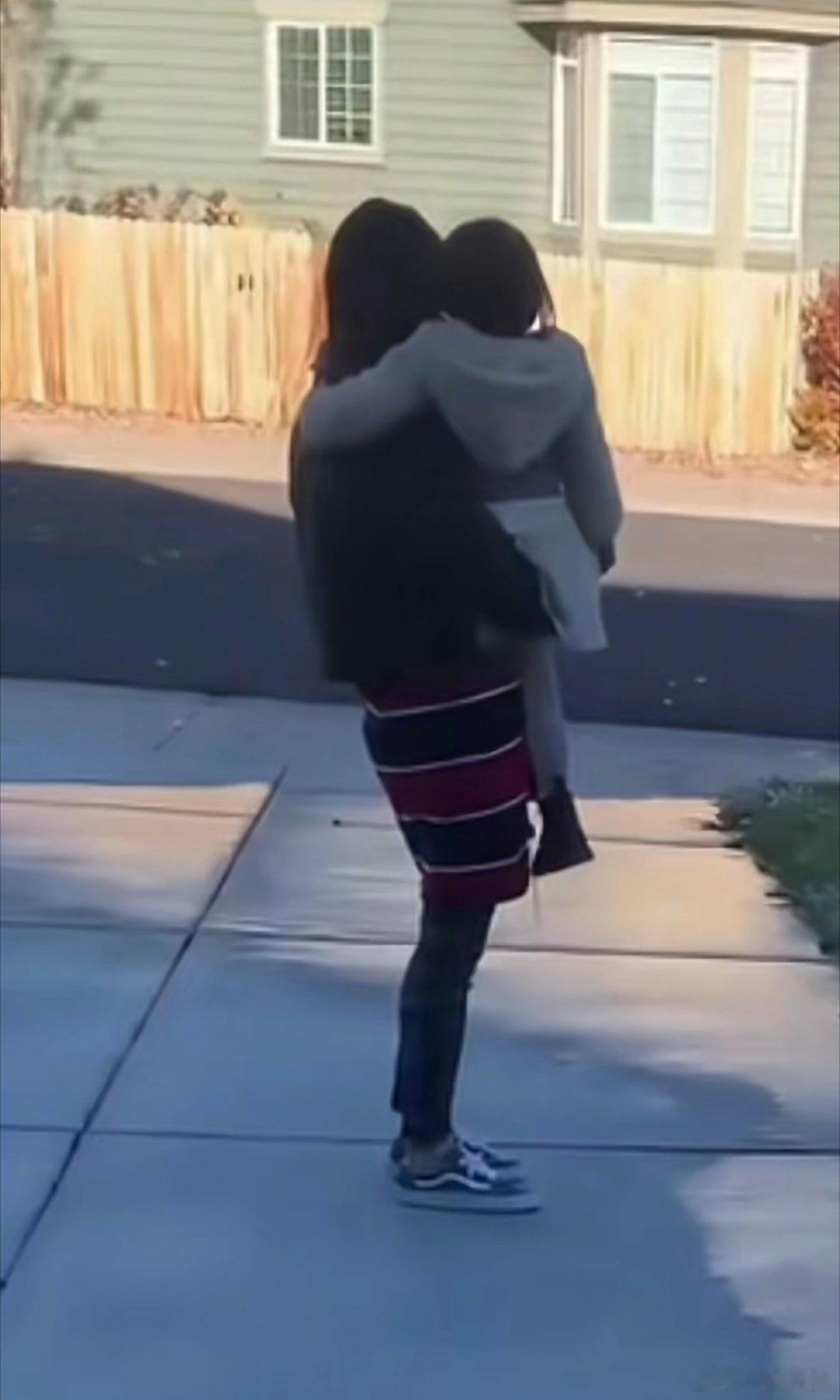 刷到爽子和她闺女了都这么大了