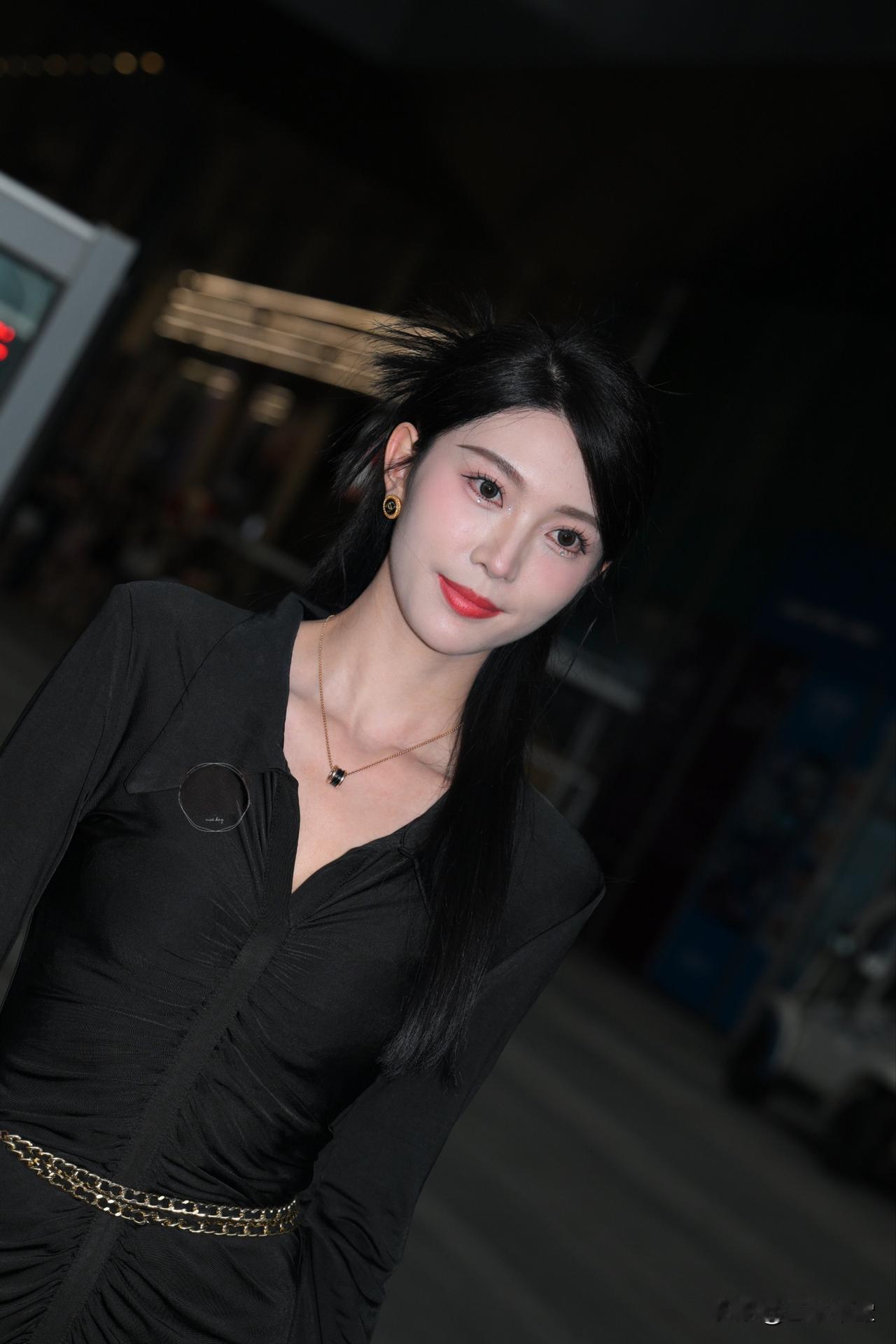 黑裙是永不失手的优雅～黑裙杀：优雅是永不过时的正义！！！街拍街拍/大长腿美女