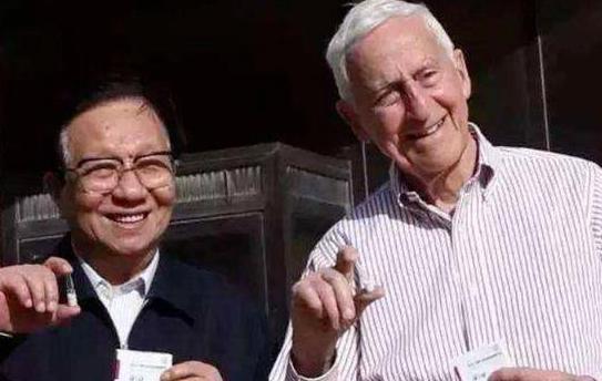 1994年，美国一药商放弃数百亿美元的利润，将乙肝疫苗研发技术以700万美金的超