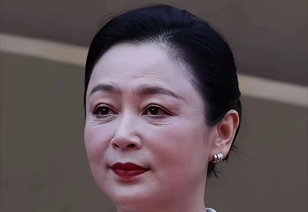 当你觉得自己老了，对自己丧失信心的时候，你就瞧瞧这些女明星。她们当初也是有着如花