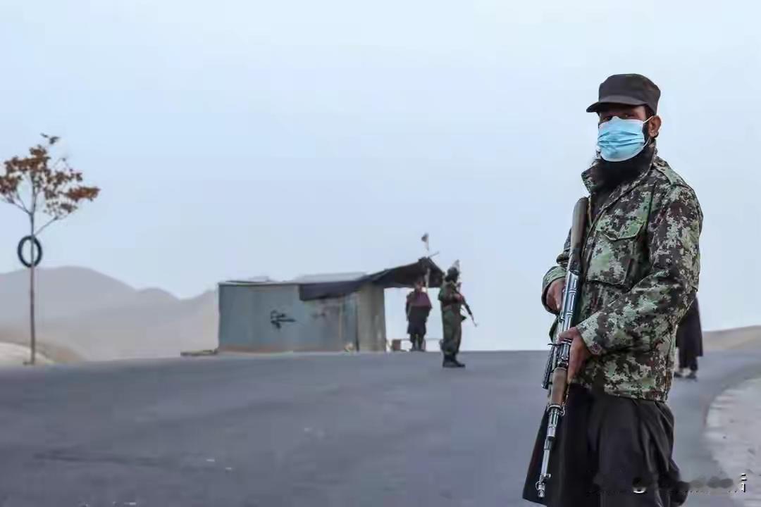 塔利班又公开处刑了，完全不管别人怎么看待他们。最近一名叫曼加尔的谋杀犯，被受害