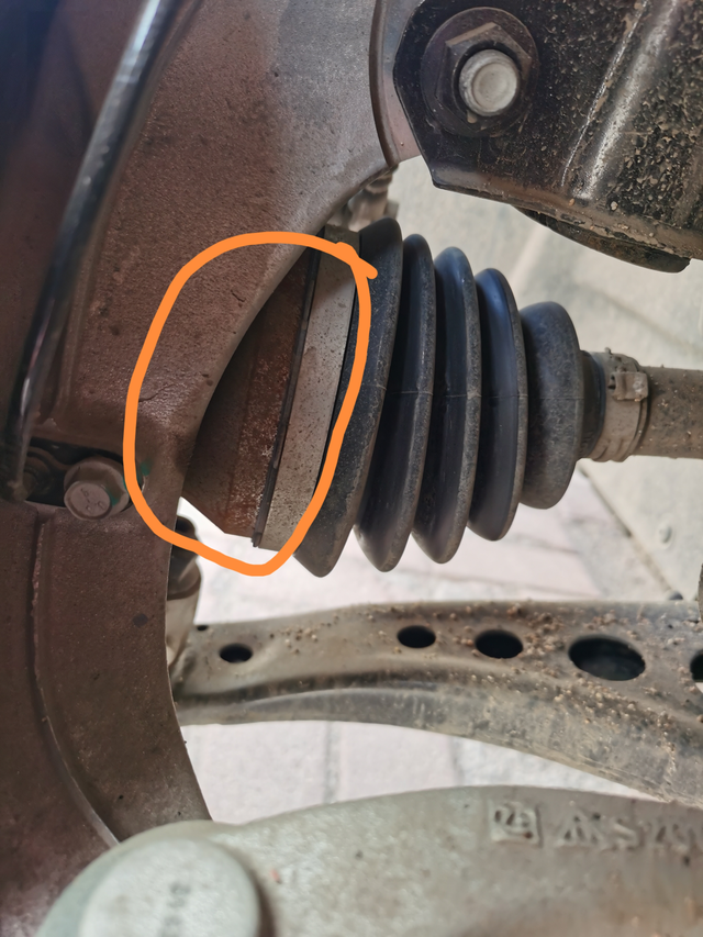 君威质量问题23款君威652，提车回来一周就开始异响，慢慢走坑洼路段的时候左后