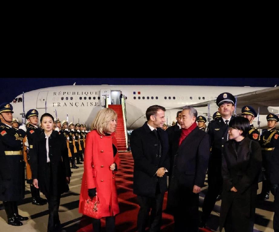 秘密行程曝光！马克龙刚到成都，另一位重要人物也已同步抵达。这绝非普通的外交走动，