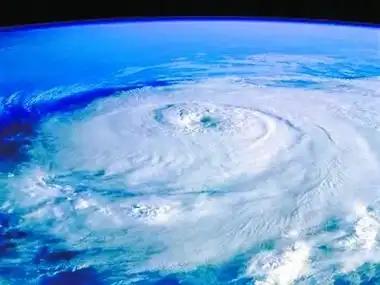 以为熬过三伏天就能喘口气？太平洋海底正憋着个王炸！美国气象局最新数据砸下来，今冬