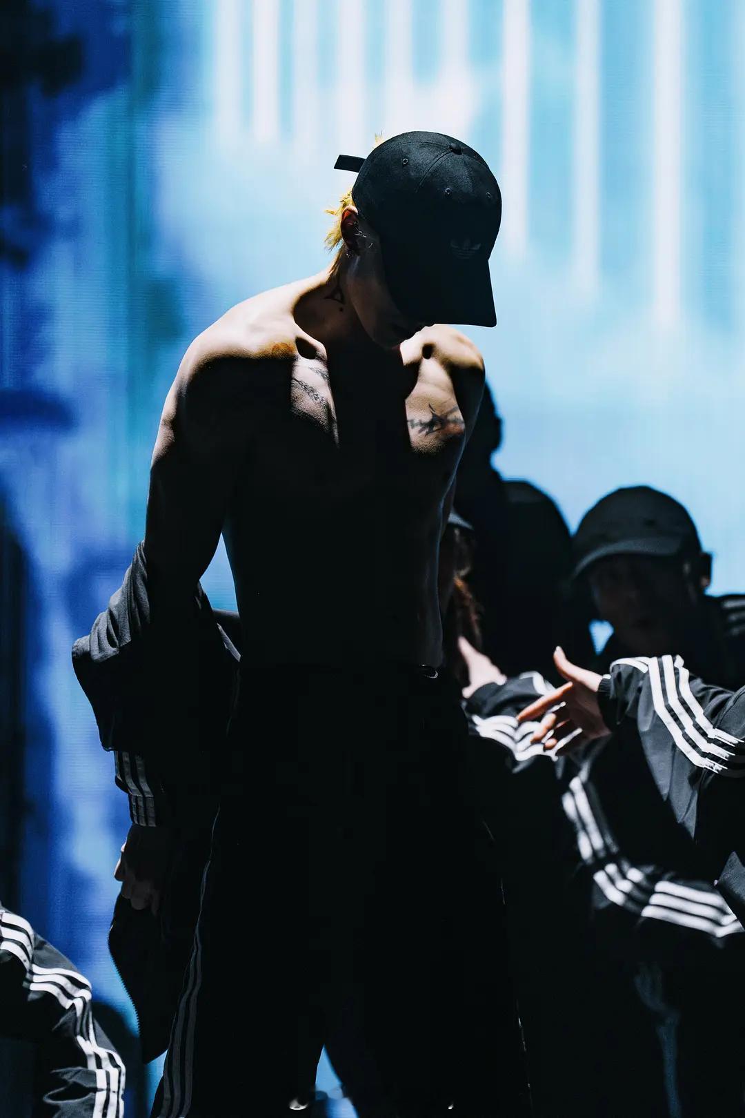 吗呀这腹肌这身材王鹤棣是真的帅啊啊啊啊王鹤棣演唱会