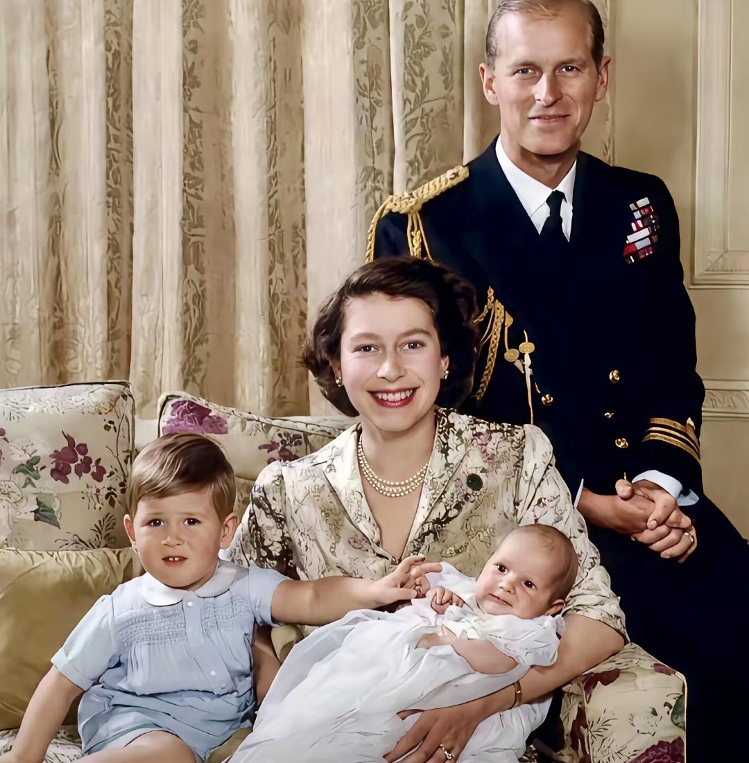 这个时期的他们，应该还有爱情吧！婚后的伊丽莎白，还是幸福过一段时间，那个时候的