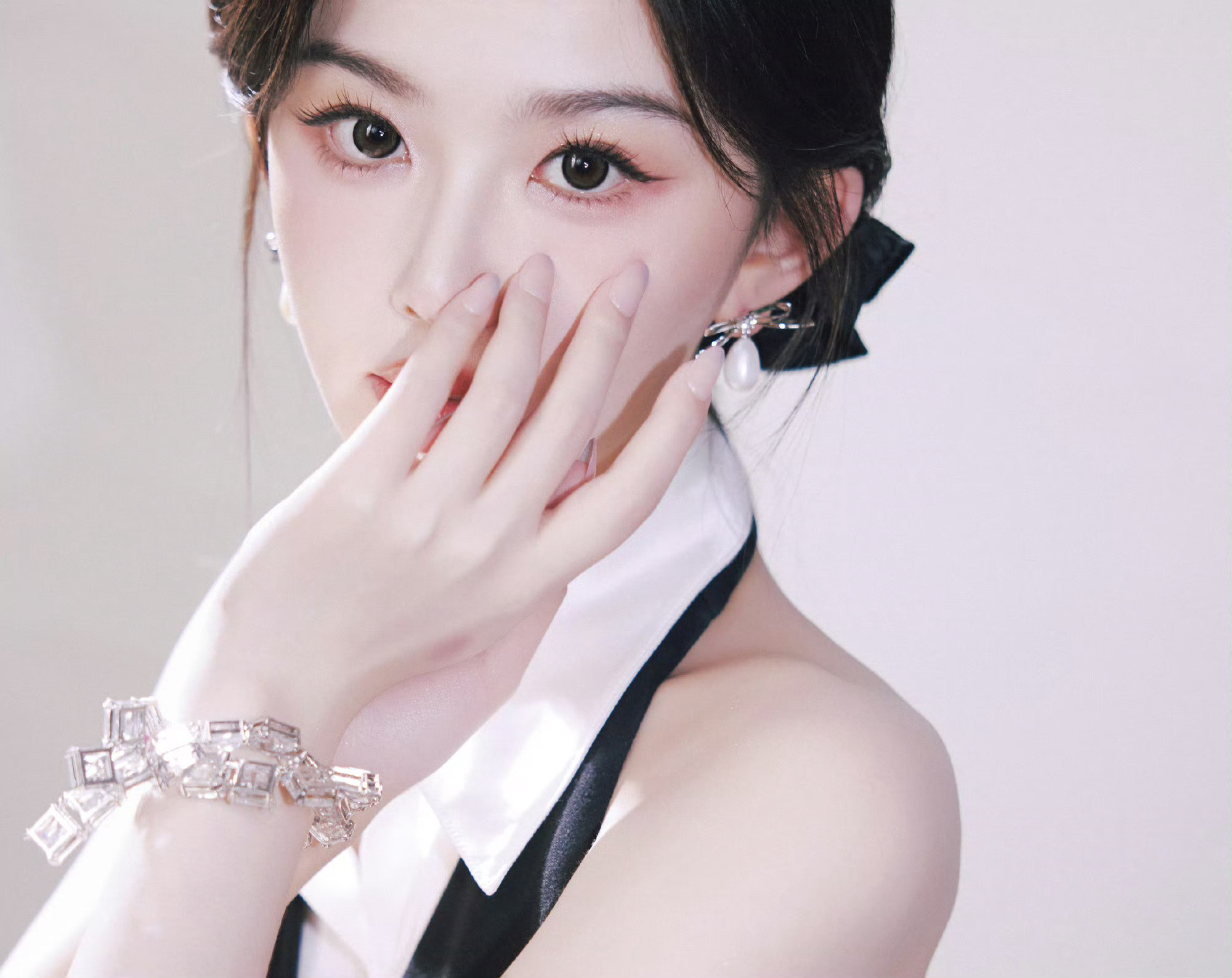 这个孔雪儿就是如此的美～天仙下凡！美的不可方物！！！