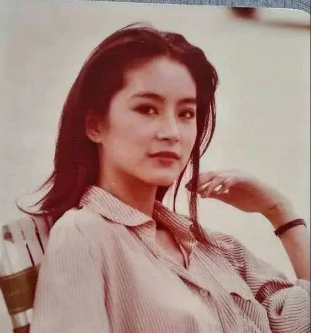 1992年，徐克不顾金庸的反对，坚持选林青霞出演“东方不败“，于是两人就开启了豪