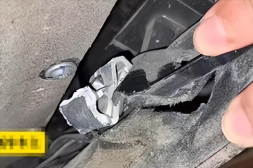 电车省钱是假象，修起来才叫人间真实。都说开电车香，一公里几分钱，一年省下大几