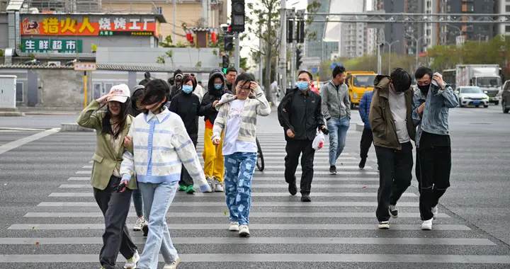 北京13个区出现10级以上阵风