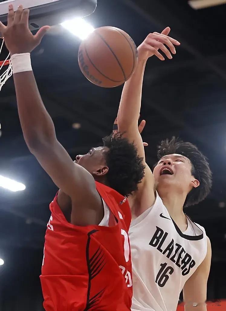 开拓者对阵鹈鹕内线门户大开，杨翰森临危受命再次带伤首发出战？挑战鹈鹕队13号状