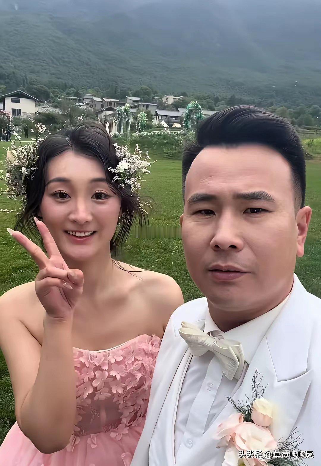 不得不说他俩结婚，怎么不请大衣哥去唱歌两首[捂脸哭]​​​